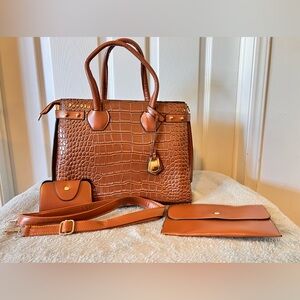 *BRAND NEW* Crocodile PU leather hand bag